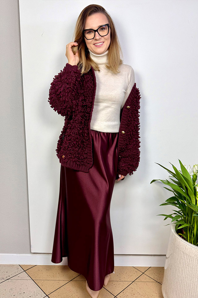 bordowy-sweter-damski-z-frendzlami