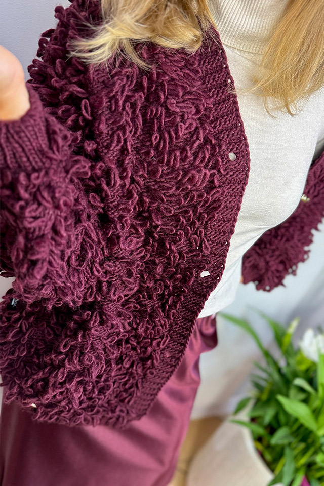 bordowy-sweter-damski-z-frendzlami1