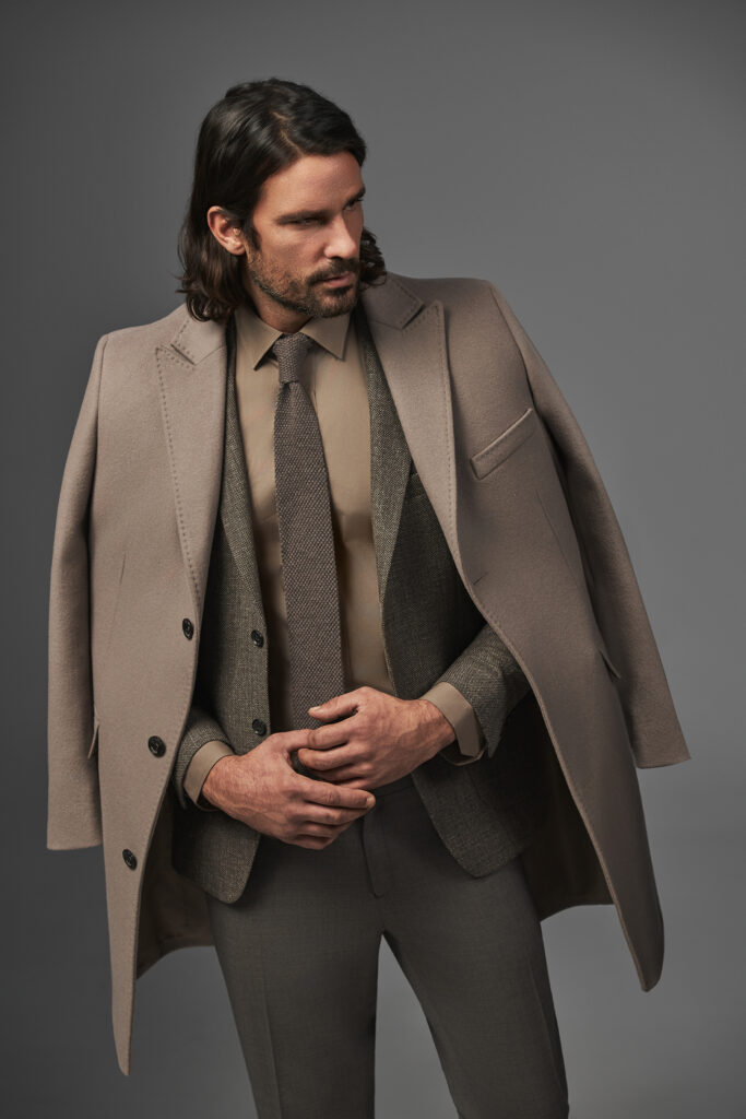 brazowy-plaszcz-meski-lavard